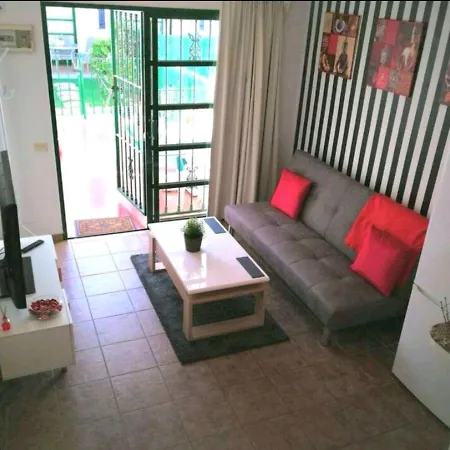 Apartment Dunaflor Red